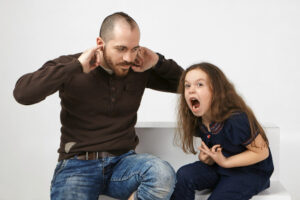 Educação rígida e hostil aumenta risco de transtornos do comportamento